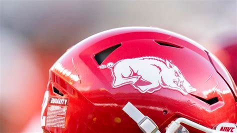 winph11|Transfer QB Green leads Arkansas to 70.